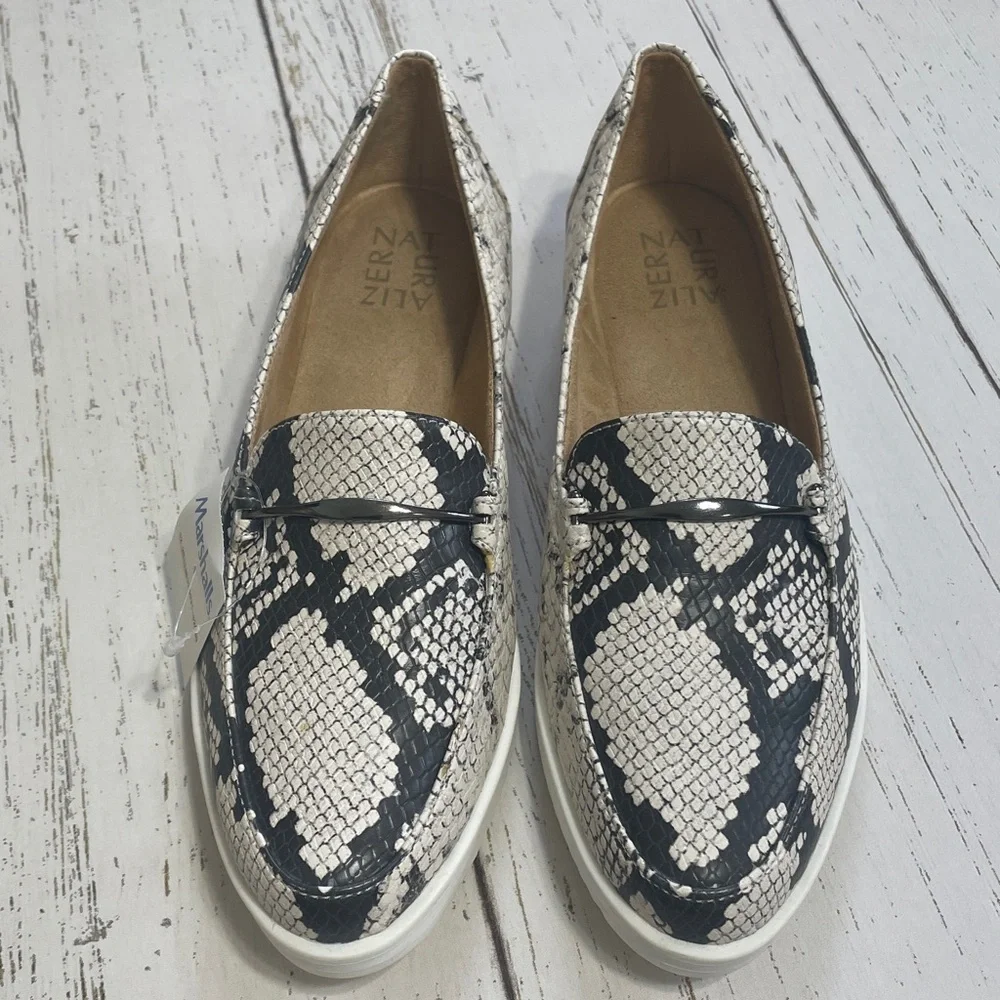 Naturalized Ranger Alabaster Snakeskin Patterned Loafer, size 9, NWT, NIB